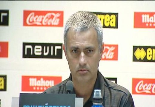 Mourinho: El cuarto árbitro es el más arrogante que me he encontrado en mi carrera