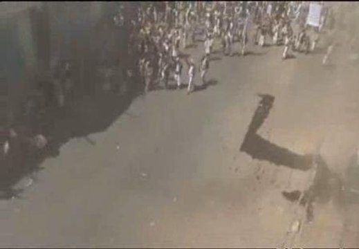 Una bomba hiere a 22 personas durante una multitudinaria protesta en Yemen contra EEUU