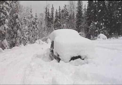 Rescatan a un hombre tras sobrevivir dos meses sepultado bajo la nieve en el interior de su coche