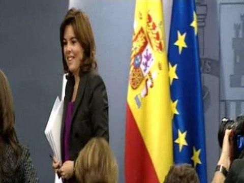 Gobierno no plantea bajar sueldo de funcionarios