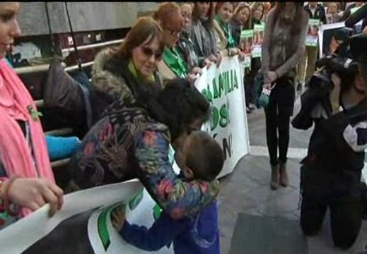 300 personas acompañan a Ruth Ortiz en la concentración semanal por el regreso de sus hijos