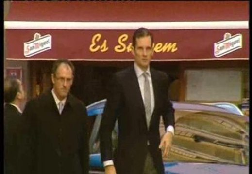 Urdangarín llega a pie a los juzgados