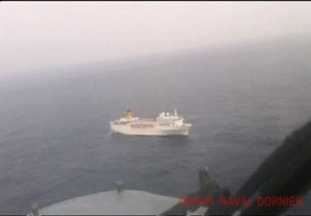 El Costa Allegra, remolcado