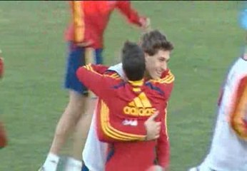 La Roja deja espacio para el "buen rollo" durante el entrenamiento