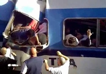 Casi 50 muertos y 600 heridos al estrellarse un tren en una estación de Buenos Aires