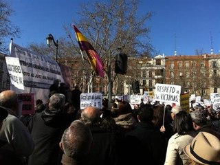 Miles de personas expresan su apoyo a Garzón