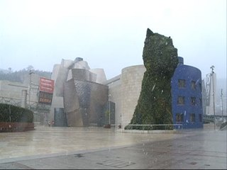 La nieve cae sobre el Guggenheim de Bilbao