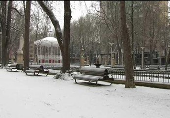 Media España sigue en alerta por nevadas y frío