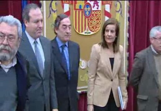 Fátima Báñez explica la reforma laboral a sindicatos y empresarios