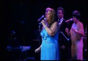 Aretha Franklin rinde homenaje a Whitney Houston