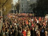 Multitudinarias protestas contra la reforma laboral