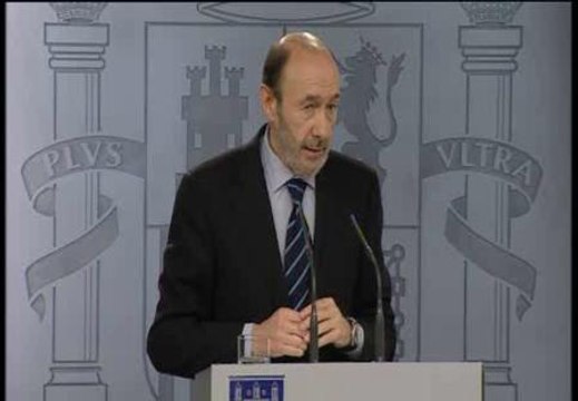 Rubalcaba manifiesta su voluntad de colaborar con el Gobierno para superar la crisis