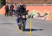 Jorge Lorenzo recibe clases prácticas para sacarse el carné de moto