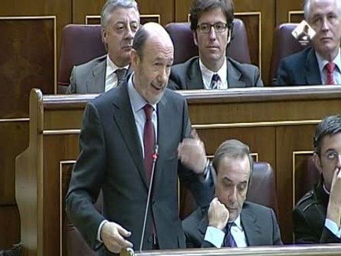 Rajoy y Rubalcaba se acusan de mentir en la campaña
