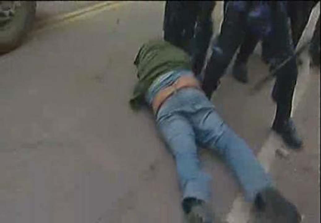 La policía argentina reprime a decenas de personas con balas de goma y gases lacrimógenos