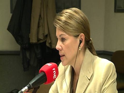 Cospedal aclara que no cobra dos sueldos