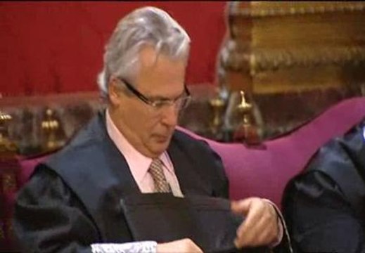 Garzón llega al Supremo apoyado por ciudadanos y juristas
