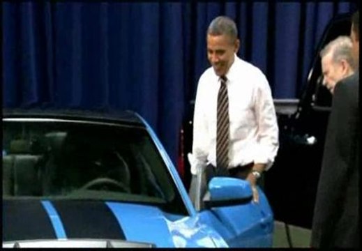 Obama critica a Romney en el Salón del Automóvil de Washington