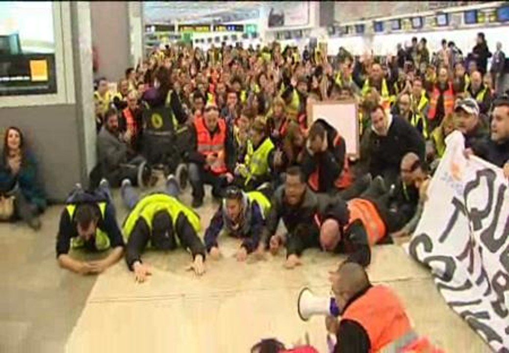 Protestas en Barajas de los trabajadores de Spanair