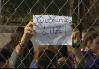 Dos institutos se quedan sin luz y calefacción por los impagos de la Generalitat