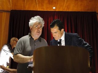 Almodóvar se va de vacío en los Globos de Oro