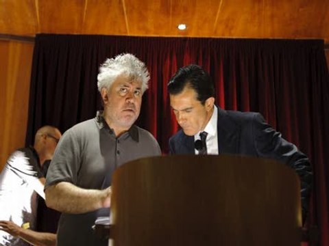 Almodóvar se va de vacío en los Globos de Oro