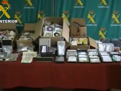 Tres detenidos por distribución de máquinas musicales