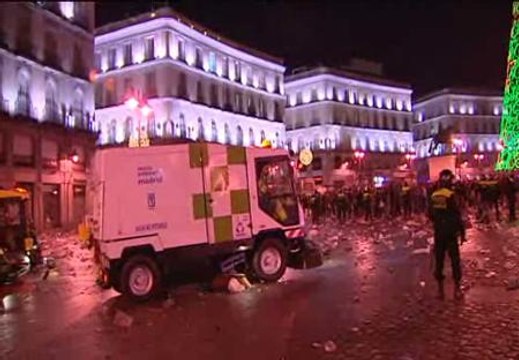 Limpieza de la Puerta del Sol tras la Nochevieja