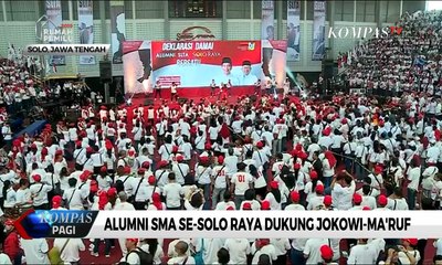 Deklarasi Dukungan Jokowi-Ma'ruf, Relawan Serahkan Sapu Lidi pada Puan Maharani