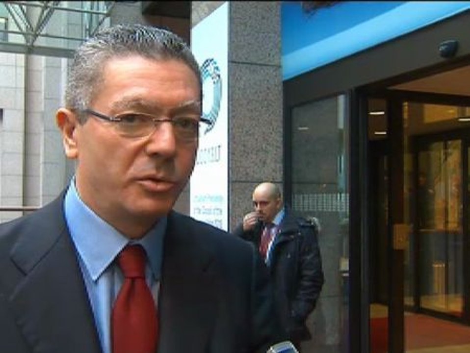 Gallardón rechaza reformar la Constitución "desde uno de los lados ideologicos sin el acuerdo de los otros"