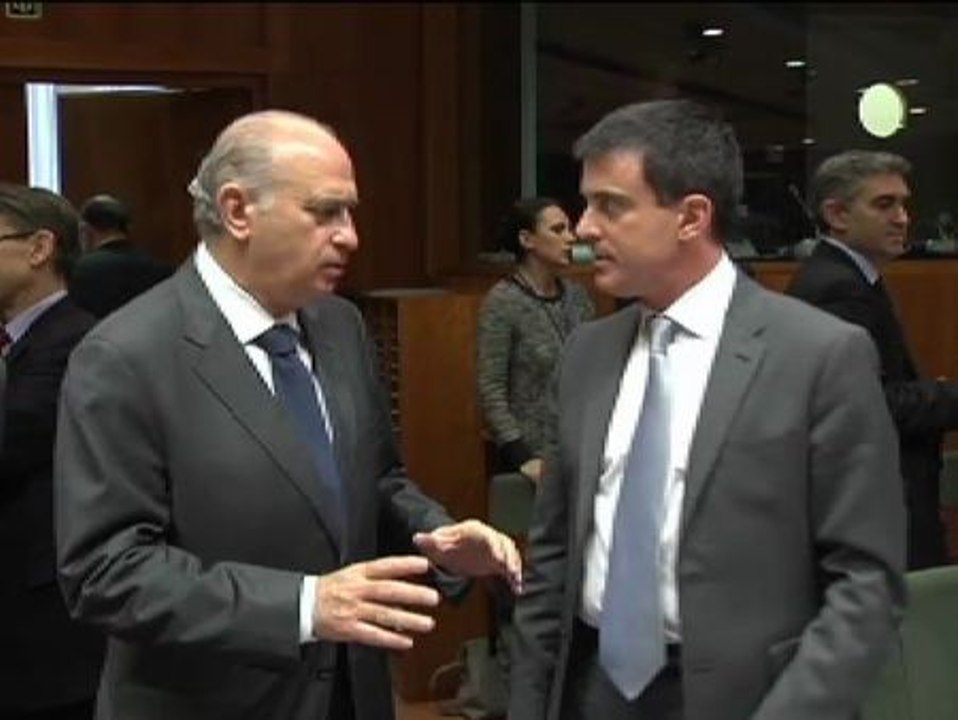 El ministro Fernández defiende en Bruselas las concertinas