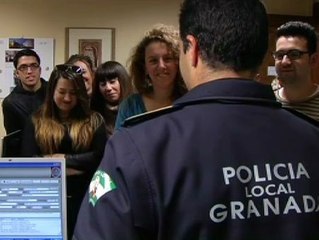 Un grupo de jóvenes devuelve una cartera con 56.000 euros