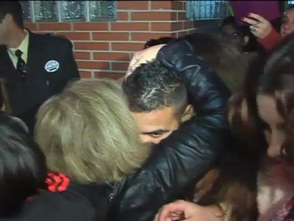 Emotiva salida de prisión de los trabajadores de Astilleros de Cádiz encarcelados por los destrozos en el Puente de Carranza