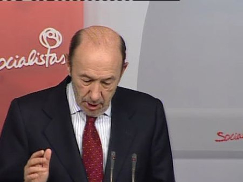 Rubalcaba: 'Le pido al señor Rajoy que sea prudente'