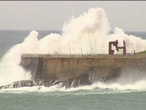Día pasado por agua y con fuertes vientos de hasta 100 kilómetros horas en Euskadi