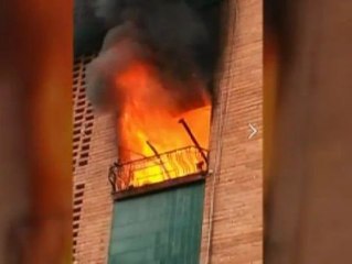 Varios vecinos fueron evacuados tras originarse un indencio en un piso de Sabadell