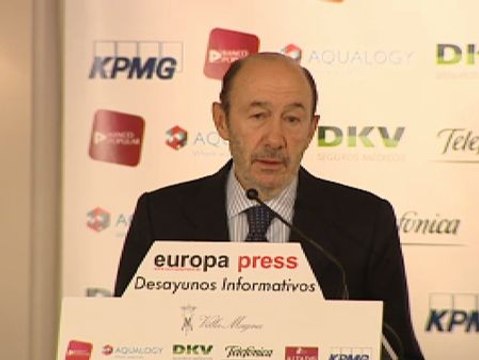 Rubalcaba: Se ha rescatado una Caja con dinero público llena de basuras de políticos del PP
