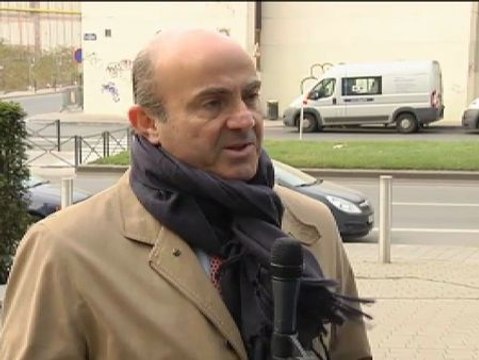 De Guindos no ve conflicto de intereses en la sanción de Almunia a clubes españoles