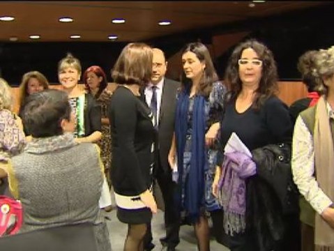 Las diputadas socialistas piden votos contra la nueva ley de aborto