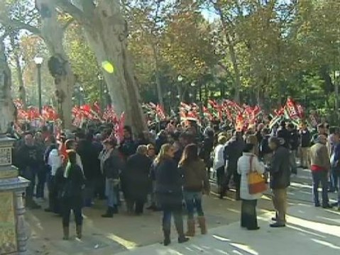 Los empleados públicos se manifiestan contra los recortes