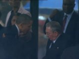 Saludo entre Obama y Raúl Castro