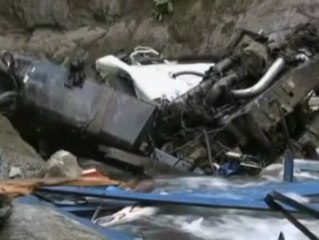 Mueren 50 personas al precipitarse un tráiler por un barranco en los Andes