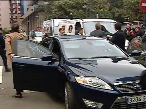 Los trabajadores de Canal 9 abuchean a Fabra en un nuevo acto