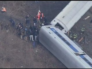 Al menos 4 muertos y 63 heridos al descarrilar un tren en Nueva York