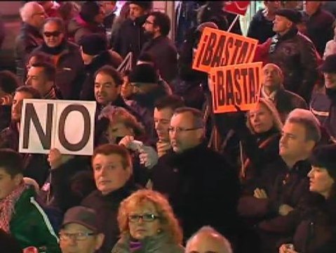 El cierre de Canal 9 saca a miles de valencianos a la calle
