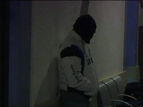 Ricart, encapuchado, abandona Ciudad Real en tren ante el estupor del resto de pasajeros