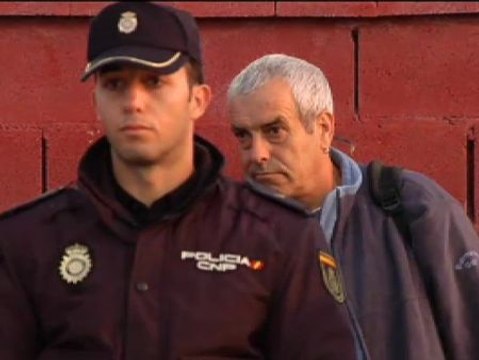 Lo que hacéis vosotros es cobardía , le dice una víctima al etarra Larrinoa a su salida de Puerto I