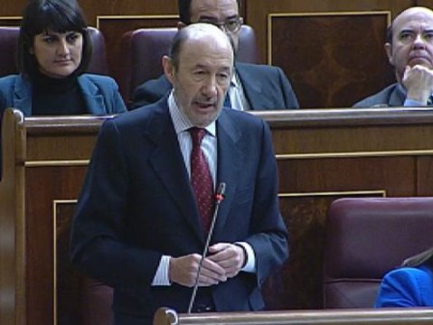 Rubalcaba le pide explicaciones a Rajoy por la contabilidad B y éste le responde sobre el paro