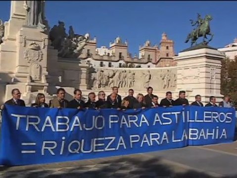 Los diputados de Cádiz se concentran en apoyo a los trabajadores de astilleros