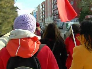 Varios colectivos de discapacitados protestan por su precaria situación debido a los recortes.